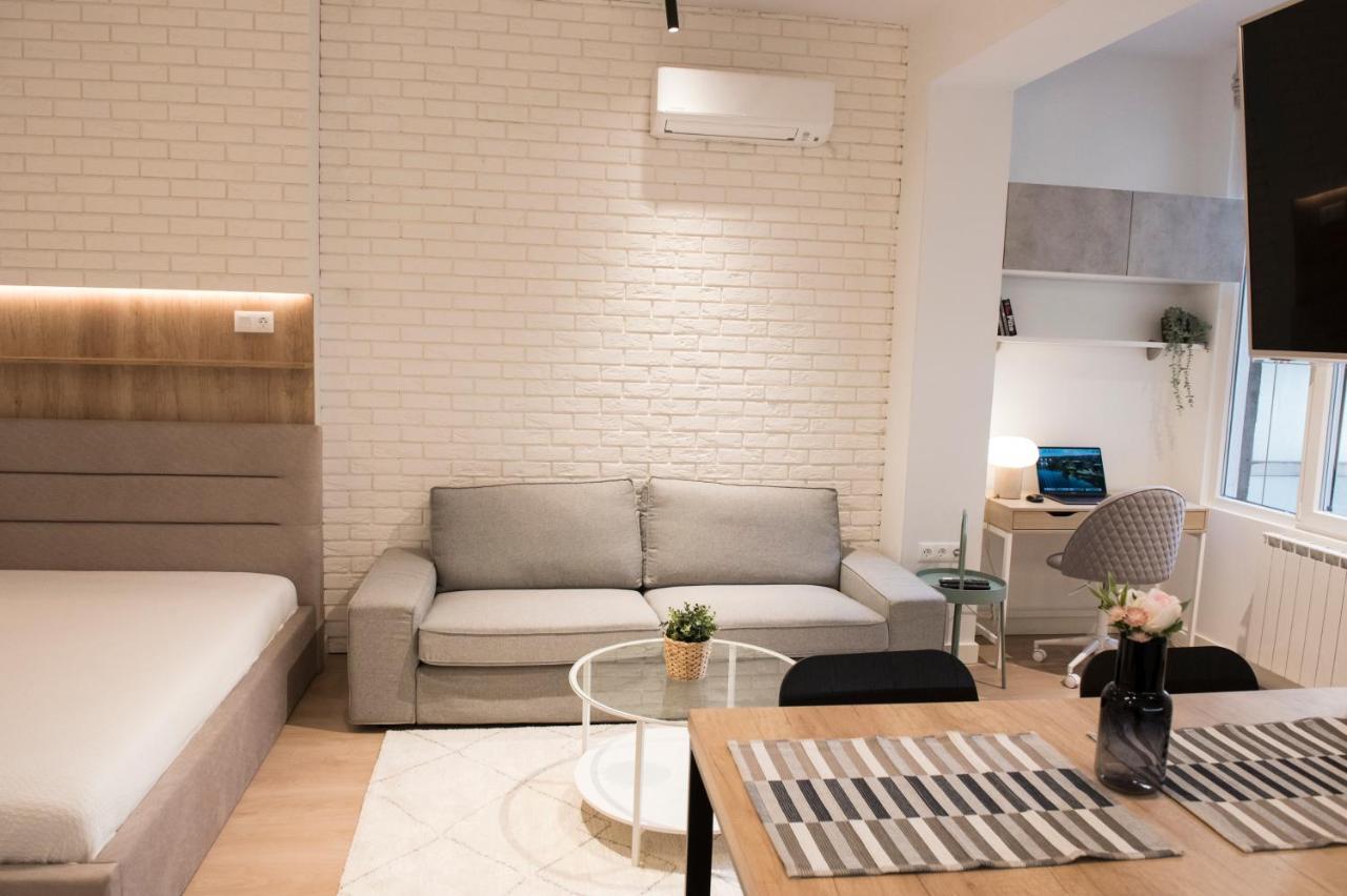 Top Center Designer Studio Apartment Sofia Esterno foto